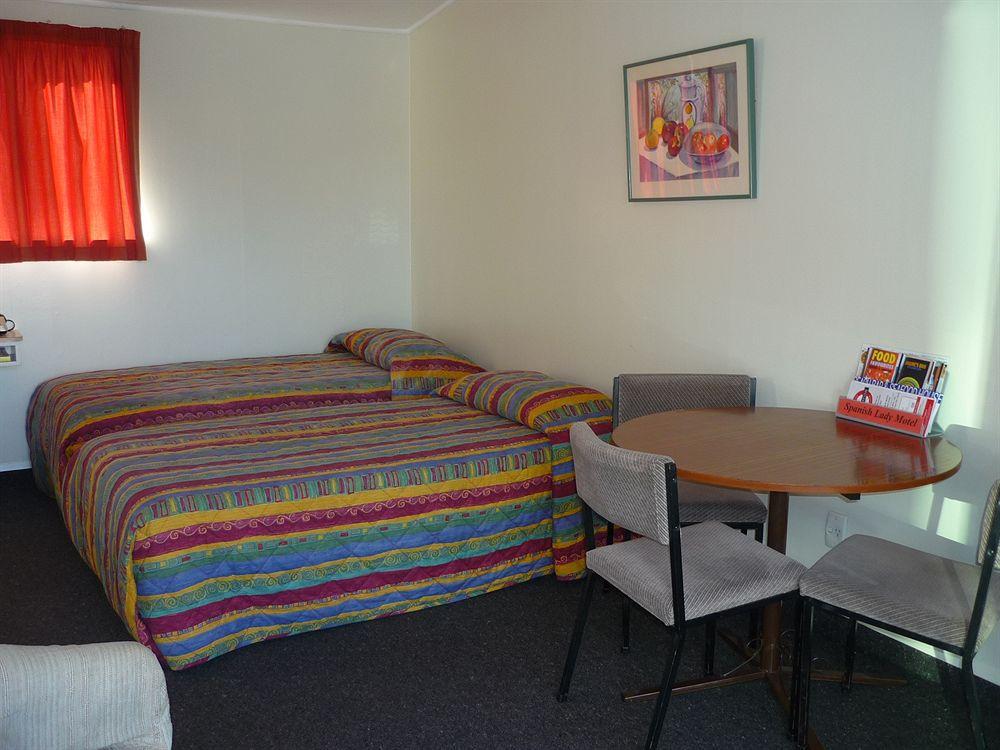 נאפייר Spanish Lady Motel מראה חיצוני תמונה