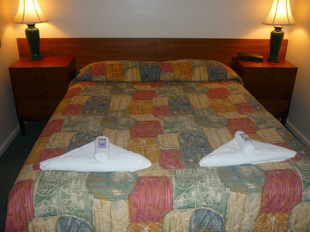 נאפייר Spanish Lady Motel מראה חיצוני תמונה